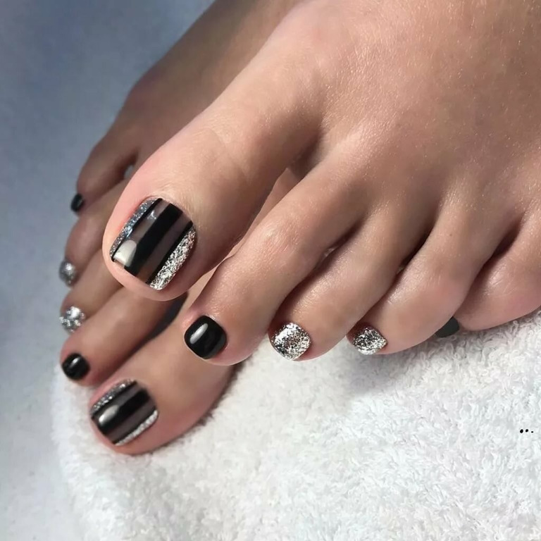 News :: Durable Pedicure with Gel-Like Nail Polishes