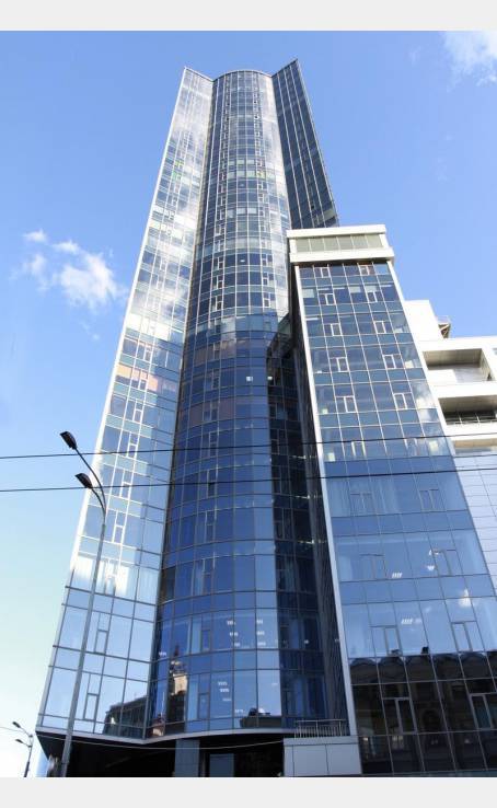 Gulliver in the sky image-0