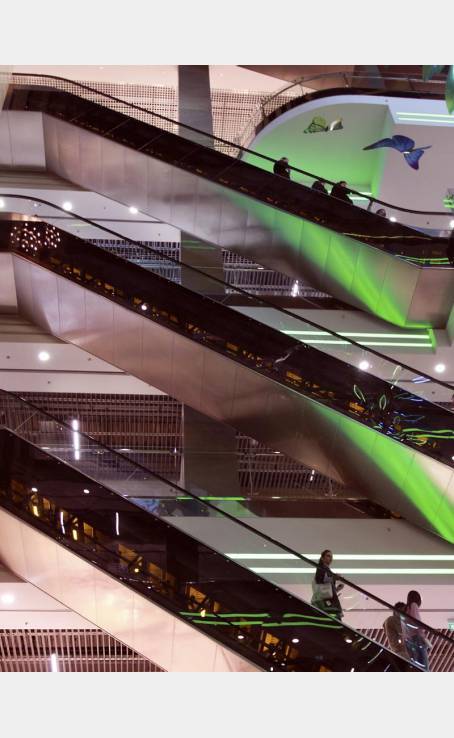 Gulliver in the sky image-7