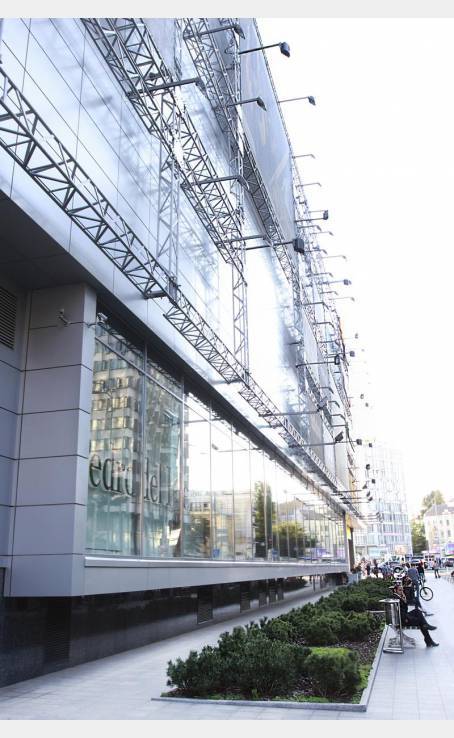 Gulliver in the sky image-4