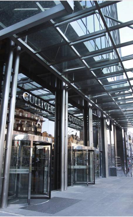 Gulliver in the sky image-9