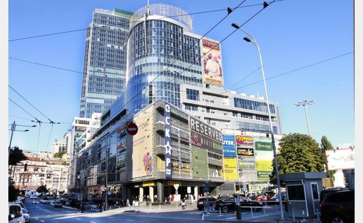 Gulliver in the sky image-12