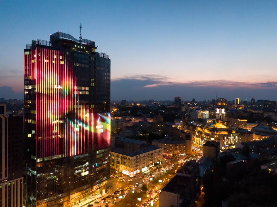 ТРЦ Gulliver височить у небі image-3