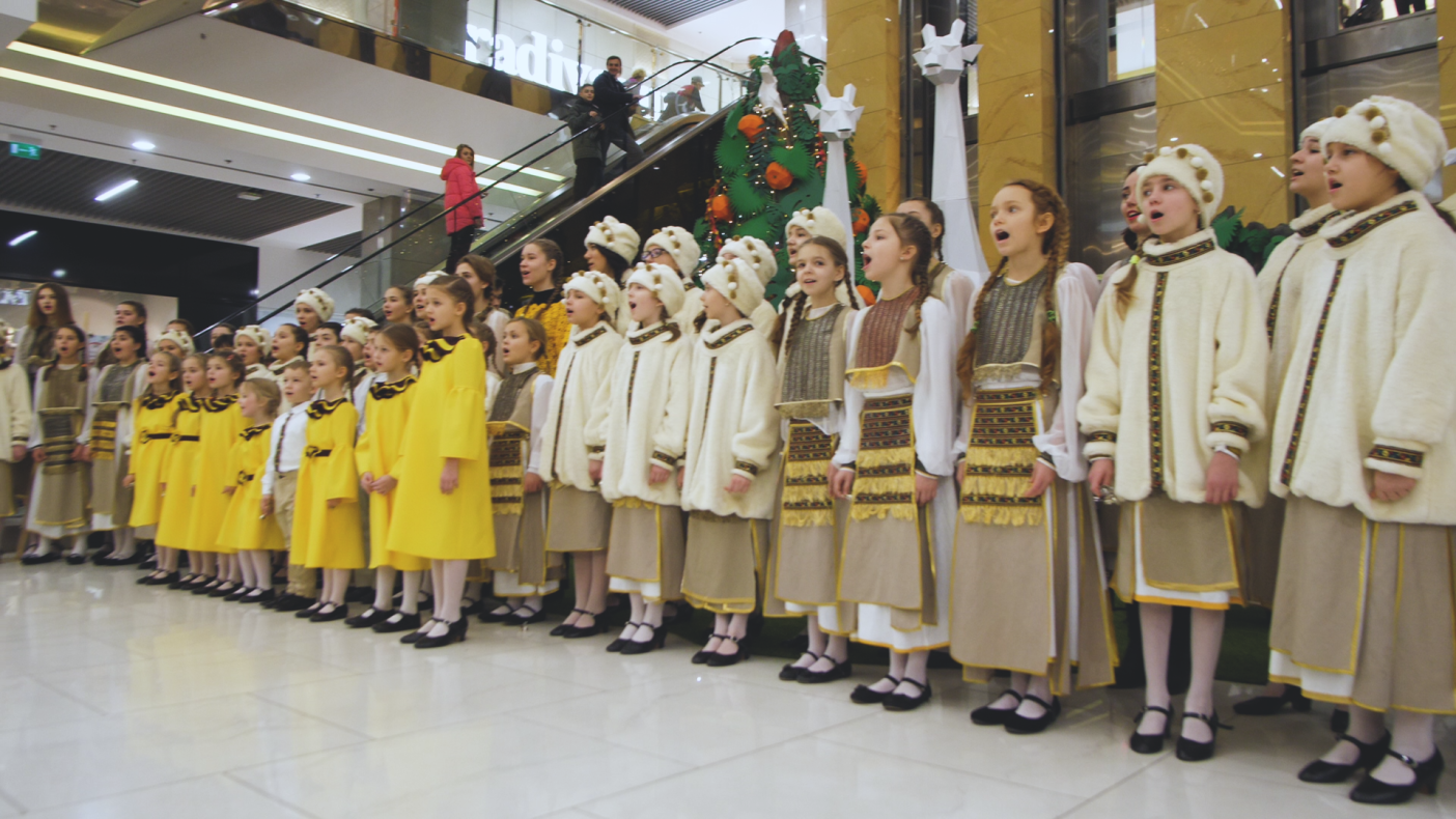 CHRISTMAS SONGS AT GULLIVER SHOPPING CENTER image-3