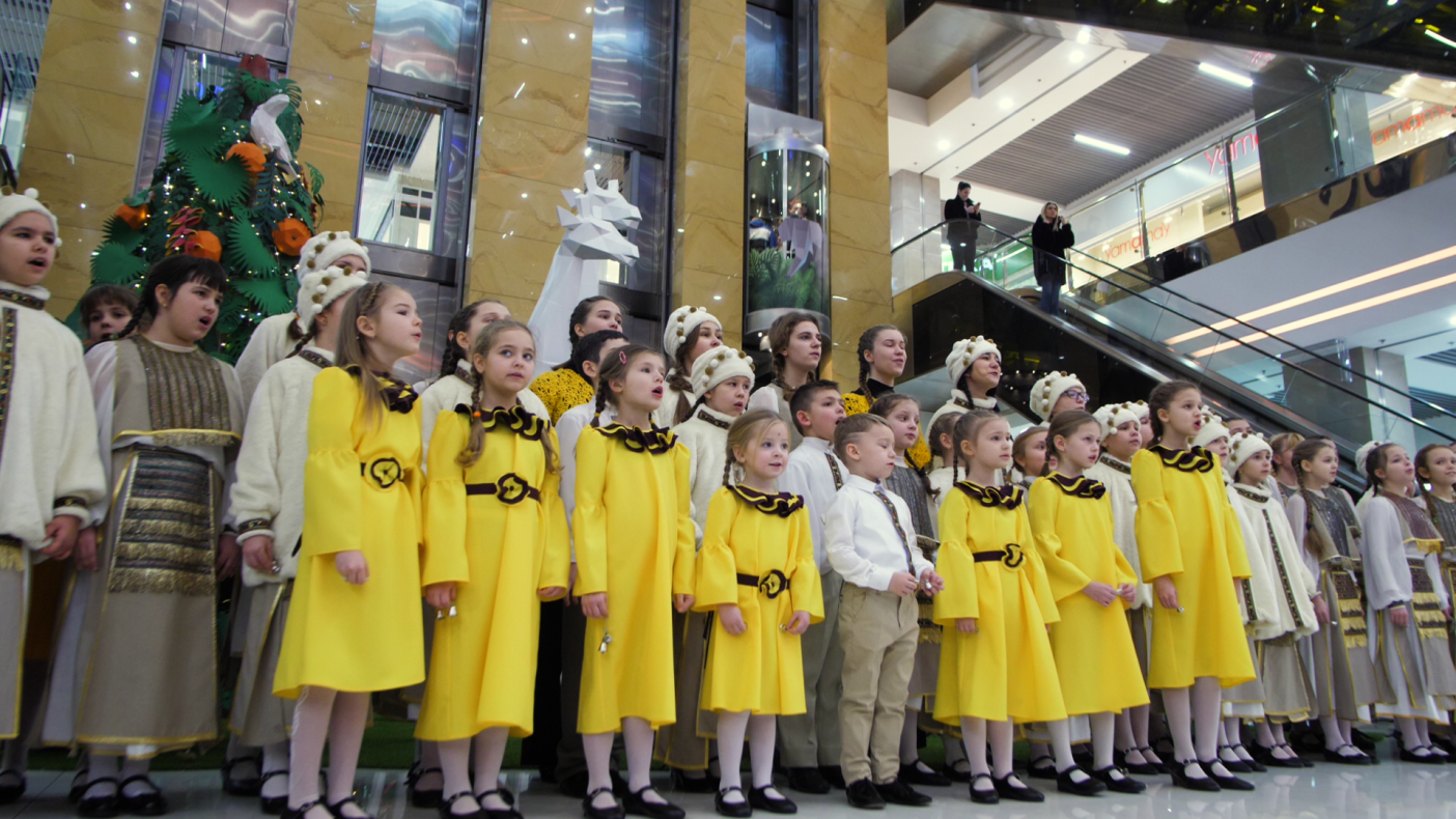 CHRISTMAS SONGS AT GULLIVER SHOPPING CENTER image-6