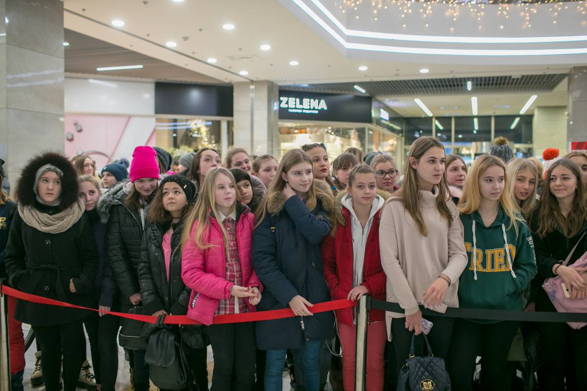 АВТОГРАФ СЕССИЯ И LIVE ВЫСТУПЛЕНИЕ МОЛОДЕЖНОЙ ГРУППЫ DSIDE BAND image-0