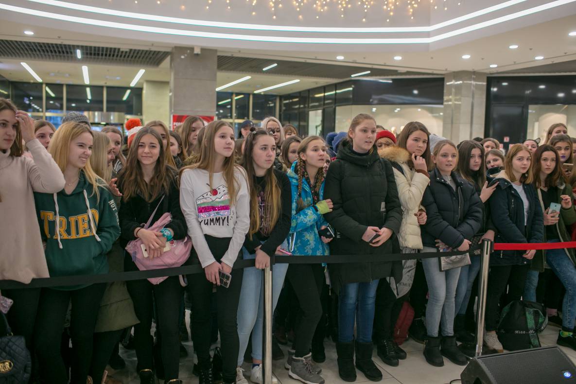 АВТОГРАФ СЕССИЯ И LIVE ВЫСТУПЛЕНИЕ МОЛОДЕЖНОЙ ГРУППЫ DSIDE BAND image-1