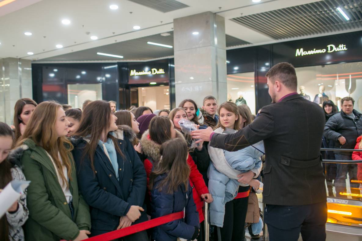 АВТОГРАФ СЕССИЯ И LIVE ВЫСТУПЛЕНИЕ МОЛОДЕЖНОЙ ГРУППЫ DSIDE BAND image-9