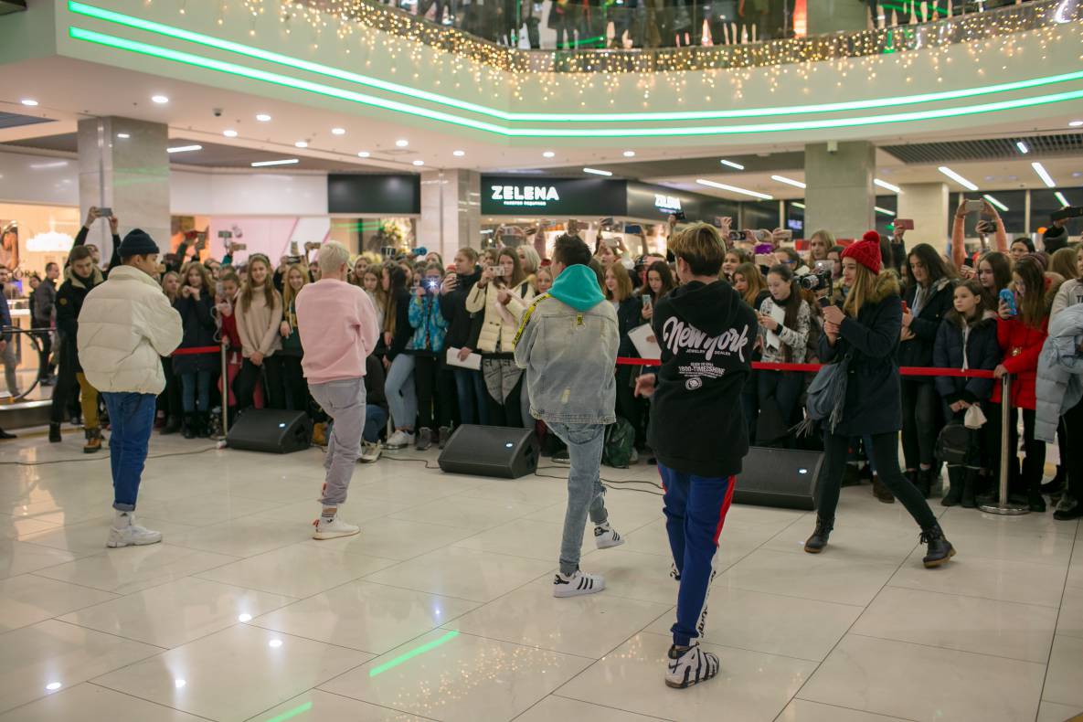 АВТОГРАФ СЕССИЯ И LIVE ВЫСТУПЛЕНИЕ МОЛОДЕЖНОЙ ГРУППЫ DSIDE BAND image-12