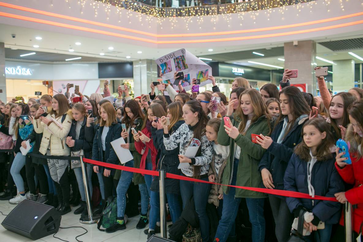 АВТОГРАФ СЕССИЯ И LIVE ВЫСТУПЛЕНИЕ МОЛОДЕЖНОЙ ГРУППЫ DSIDE BAND image-17