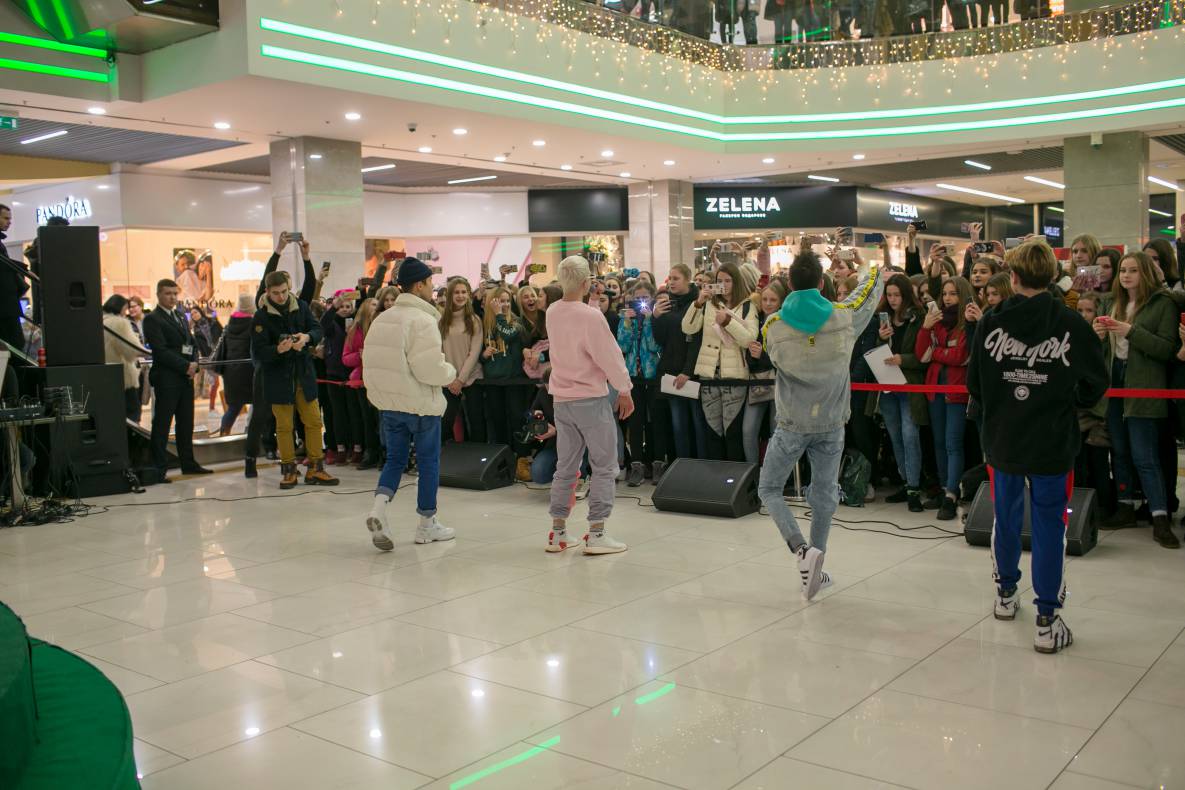 АВТОГРАФ СЕССИЯ И LIVE ВЫСТУПЛЕНИЕ МОЛОДЕЖНОЙ ГРУППЫ DSIDE BAND image-19