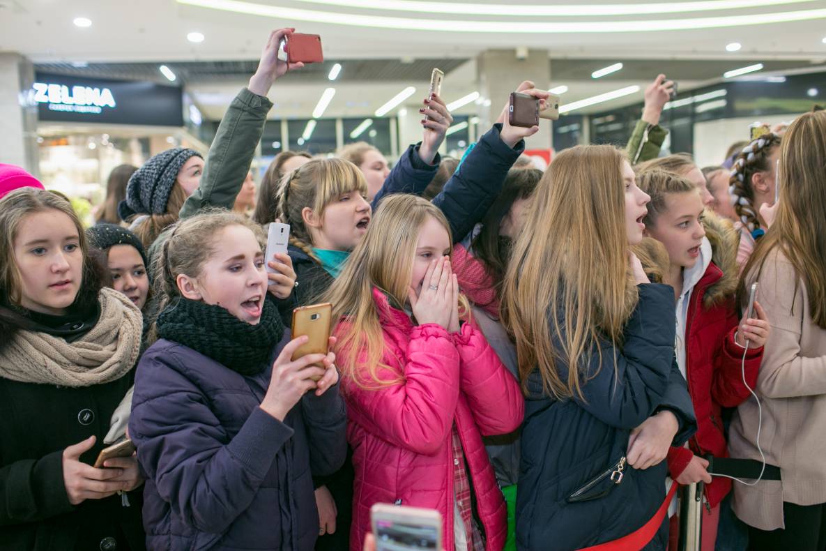 АВТОГРАФ СЕССИЯ И LIVE ВЫСТУПЛЕНИЕ МОЛОДЕЖНОЙ ГРУППЫ DSIDE BAND image-20