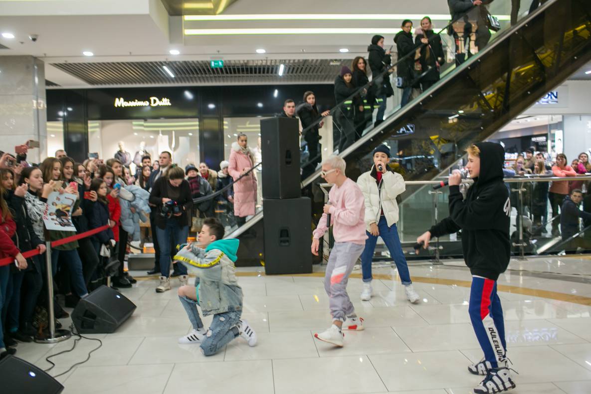 АВТОГРАФ СЕССИЯ И LIVE ВЫСТУПЛЕНИЕ МОЛОДЕЖНОЙ ГРУППЫ DSIDE BAND image-23