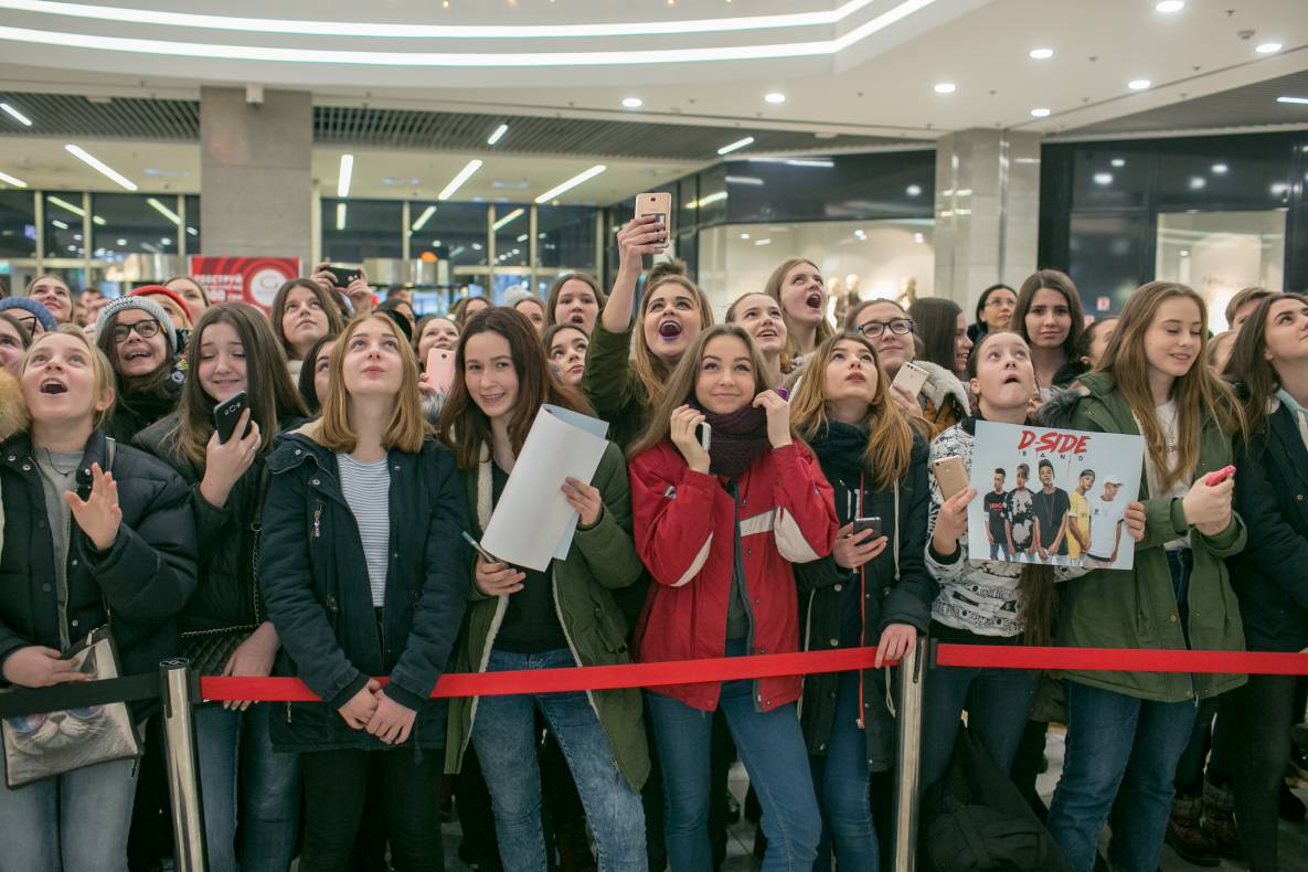 АВТОГРАФ СЕССИЯ И LIVE ВЫСТУПЛЕНИЕ МОЛОДЕЖНОЙ ГРУППЫ DSIDE BAND image-26