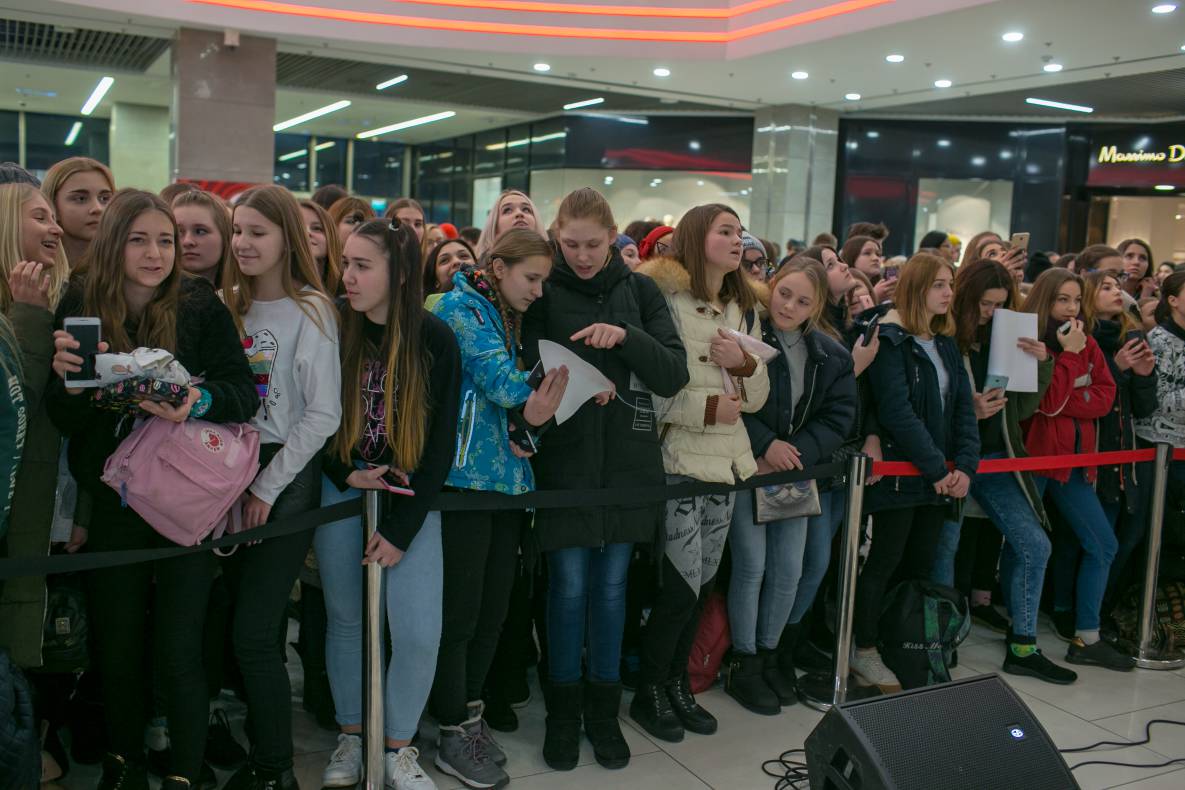 АВТОГРАФ СЕССИЯ И LIVE ВЫСТУПЛЕНИЕ МОЛОДЕЖНОЙ ГРУППЫ DSIDE BAND image-28