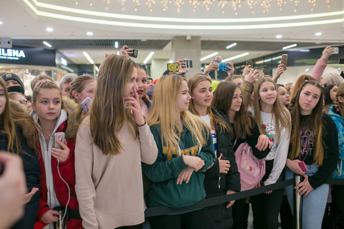 АВТОГРАФ СЕССИЯ И LIVE ВЫСТУПЛЕНИЕ МОЛОДЕЖНОЙ ГРУППЫ DSIDE BAND image-31