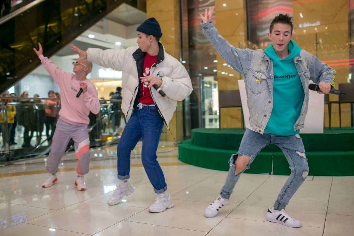 АВТОГРАФ СЕССИЯ И LIVE ВЫСТУПЛЕНИЕ МОЛОДЕЖНОЙ ГРУППЫ DSIDE BAND image-35