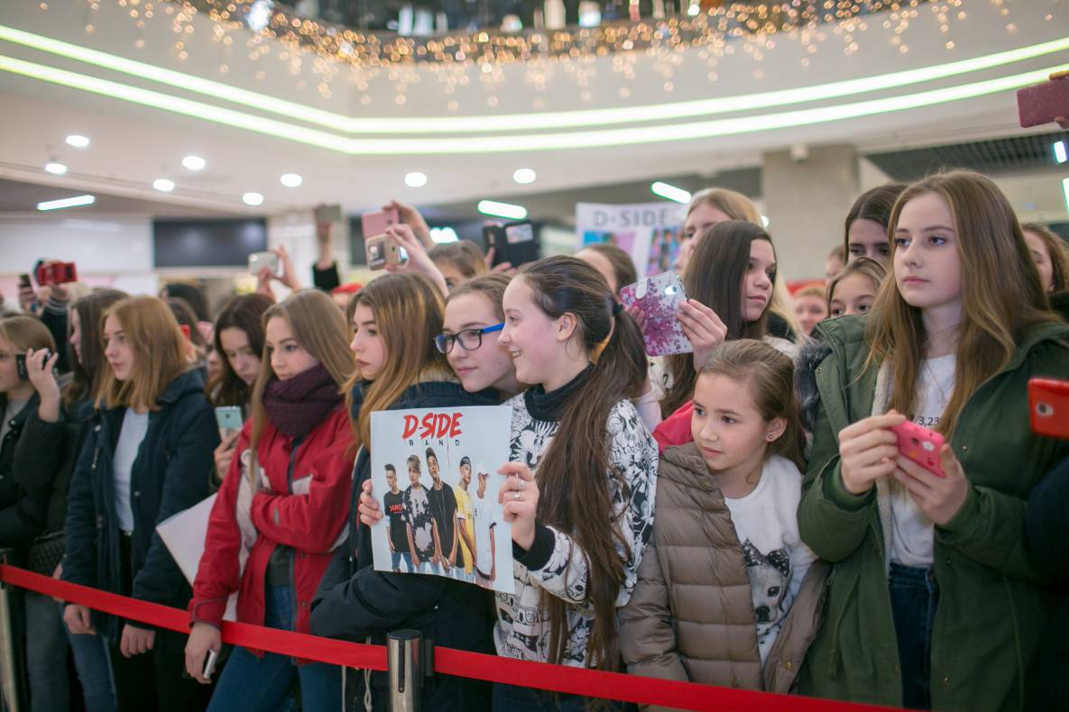 АВТОГРАФ СЕССИЯ И LIVE ВЫСТУПЛЕНИЕ МОЛОДЕЖНОЙ ГРУППЫ DSIDE BAND image-36