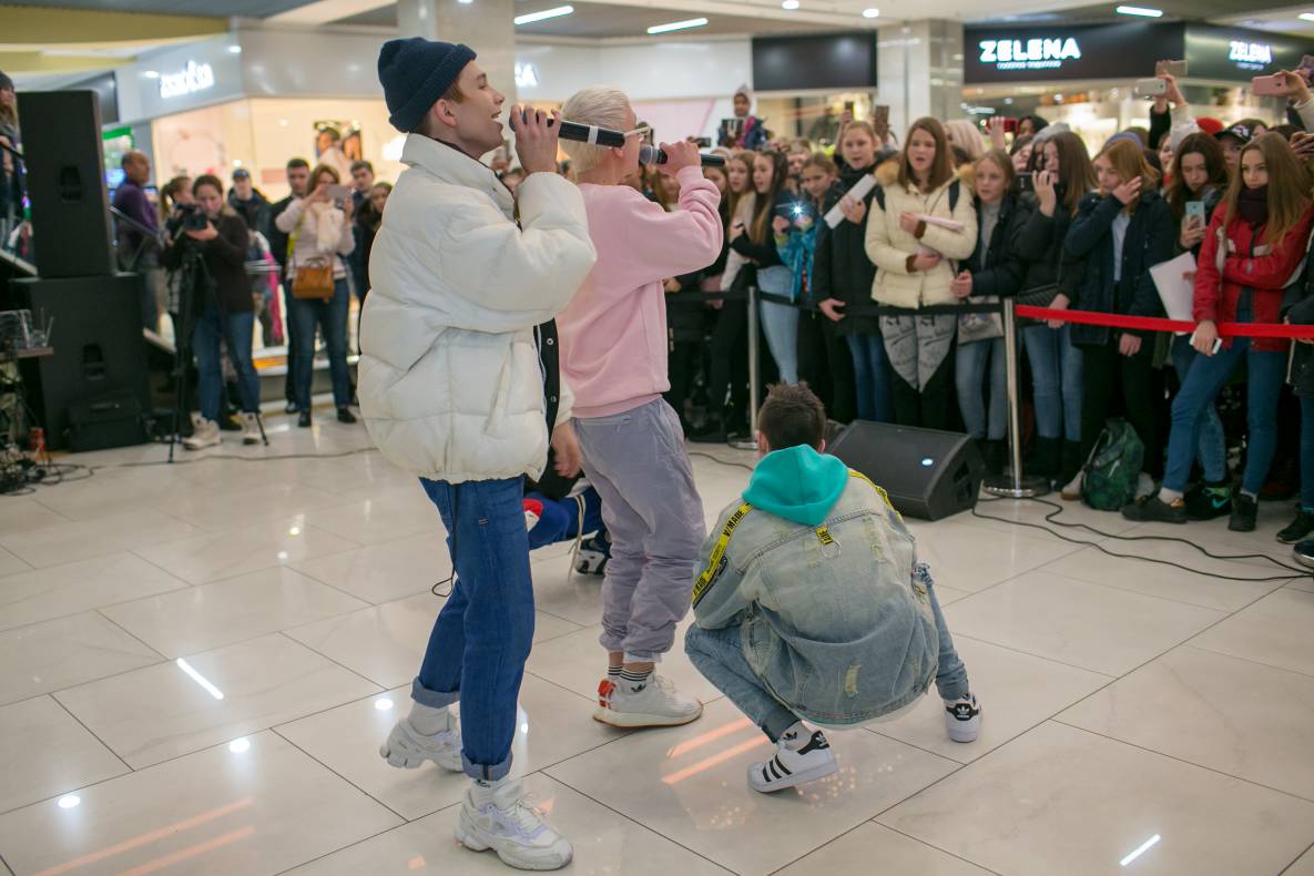 АВТОГРАФ СЕССИЯ И LIVE ВЫСТУПЛЕНИЕ МОЛОДЕЖНОЙ ГРУППЫ DSIDE BAND image-38