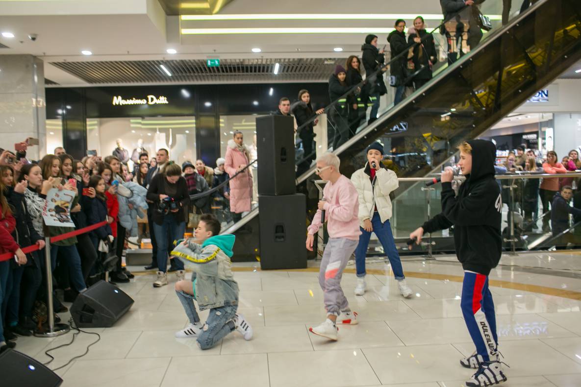 АВТОГРАФ СЕССИЯ И LIVE ВЫСТУПЛЕНИЕ МОЛОДЕЖНОЙ ГРУППЫ DSIDE BAND image-41