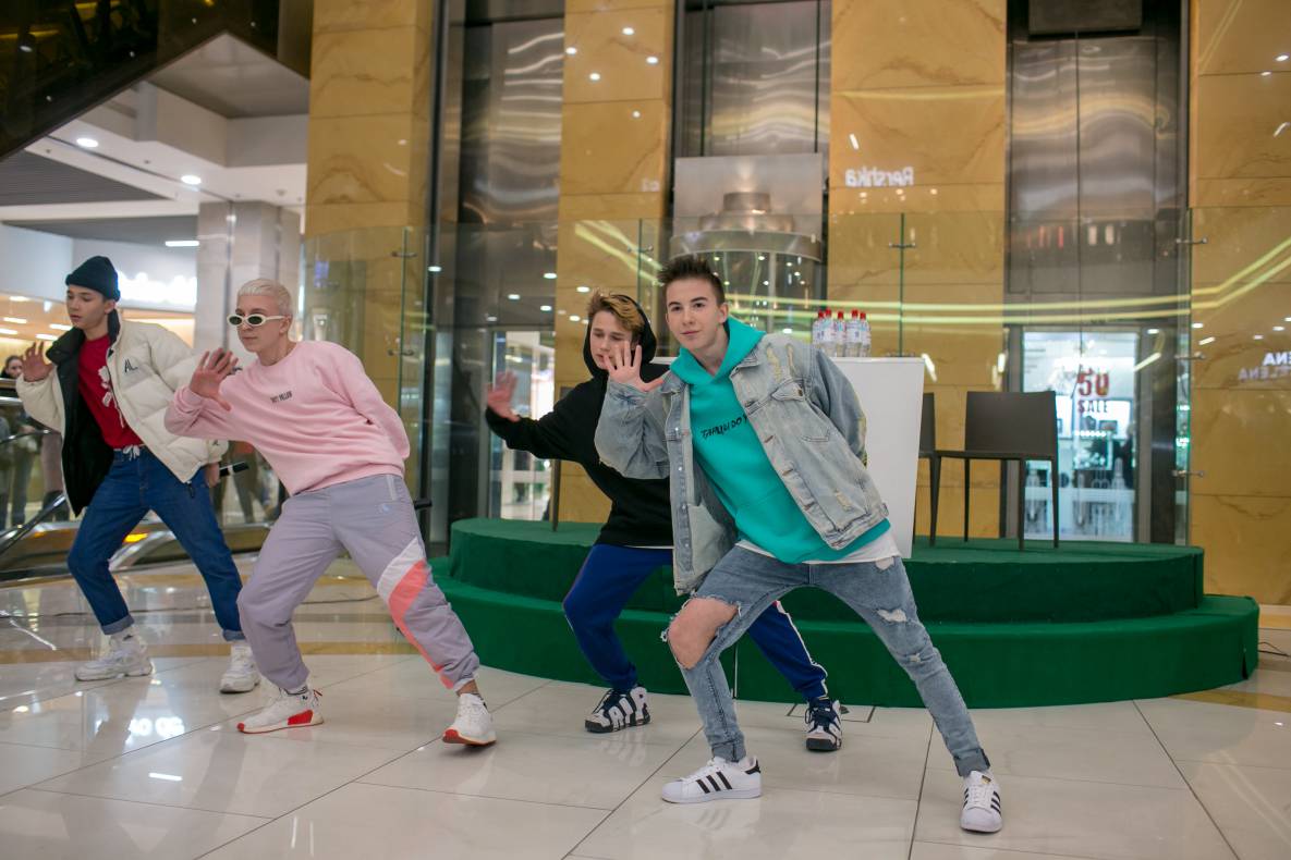 АВТОГРАФ СЕССИЯ И LIVE ВЫСТУПЛЕНИЕ МОЛОДЕЖНОЙ ГРУППЫ DSIDE BAND image-43