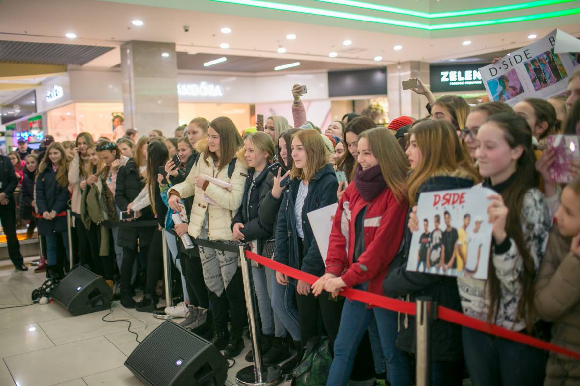 АВТОГРАФ СЕССИЯ И LIVE ВЫСТУПЛЕНИЕ МОЛОДЕЖНОЙ ГРУППЫ DSIDE BAND image-45