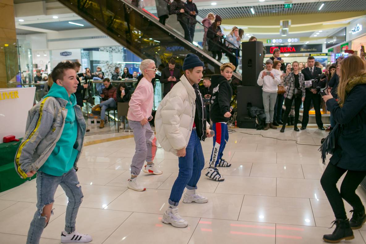 АВТОГРАФ СЕССИЯ И LIVE ВЫСТУПЛЕНИЕ МОЛОДЕЖНОЙ ГРУППЫ DSIDE BAND image-47