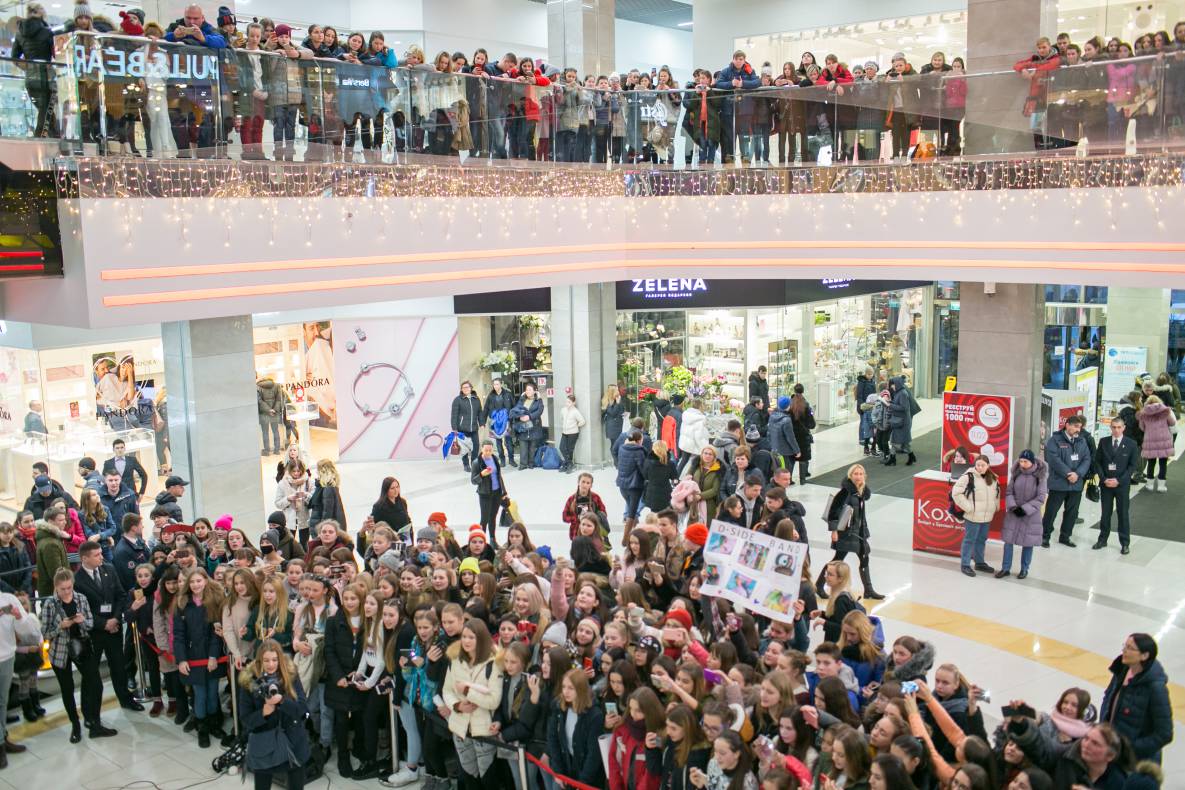 АВТОГРАФ СЕССИЯ И LIVE ВЫСТУПЛЕНИЕ МОЛОДЕЖНОЙ ГРУППЫ DSIDE BAND image-46