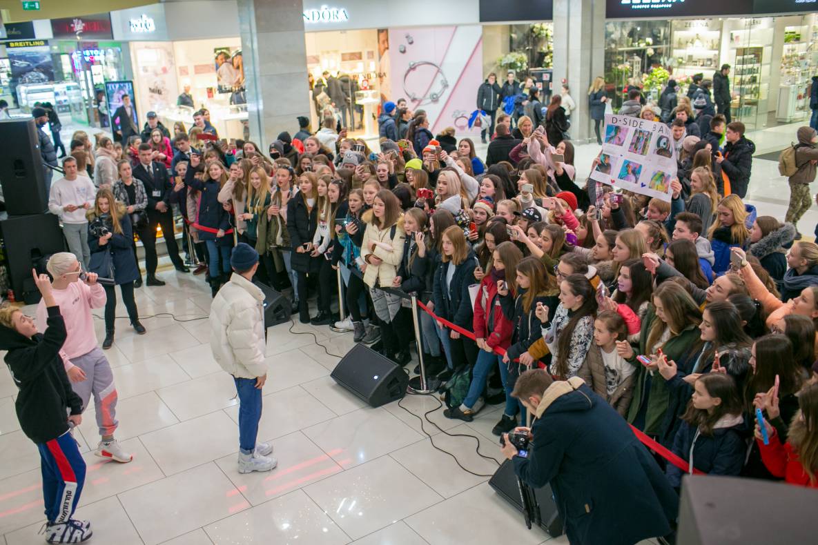 АВТОГРАФ СЕССИЯ И LIVE ВЫСТУПЛЕНИЕ МОЛОДЕЖНОЙ ГРУППЫ DSIDE BAND image-48