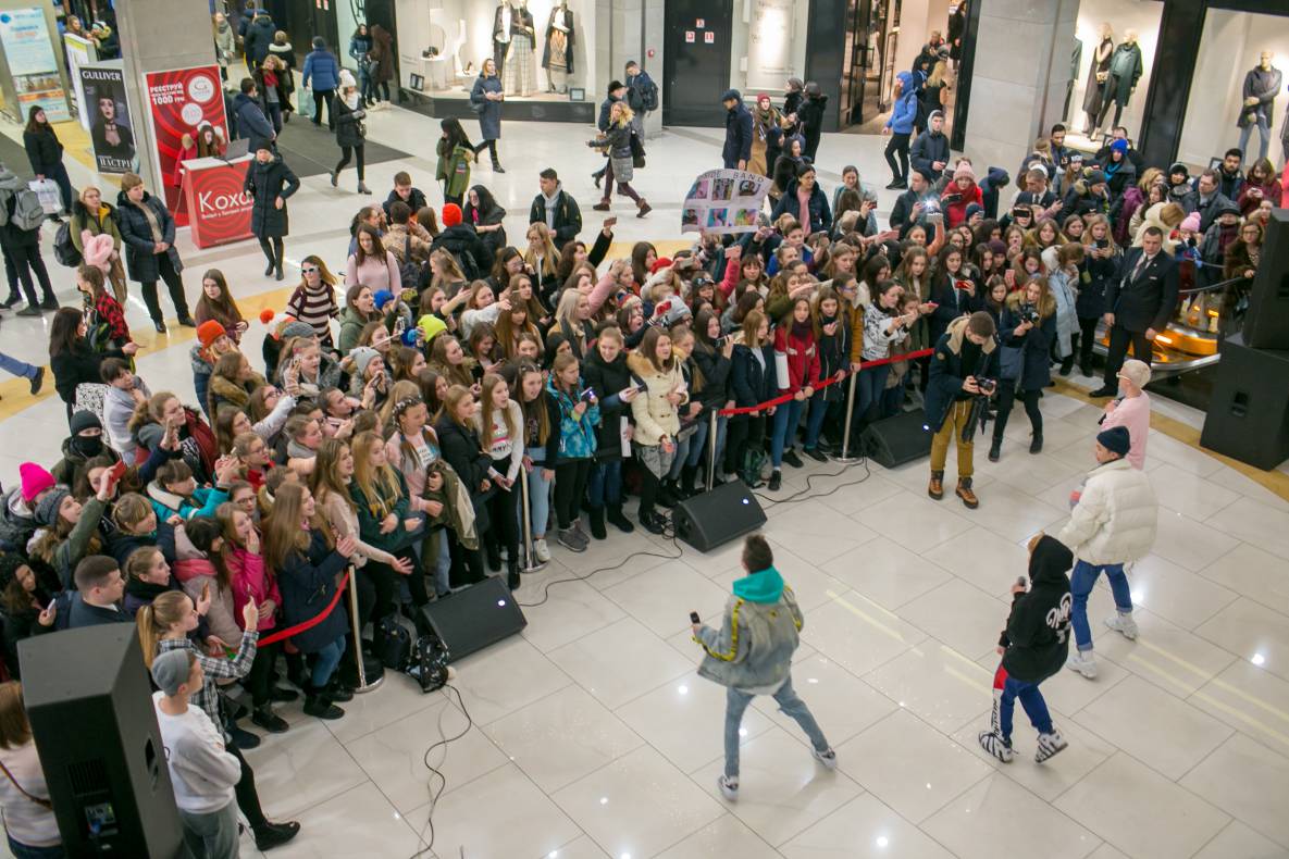 АВТОГРАФ СЕССИЯ И LIVE ВЫСТУПЛЕНИЕ МОЛОДЕЖНОЙ ГРУППЫ DSIDE BAND image-50