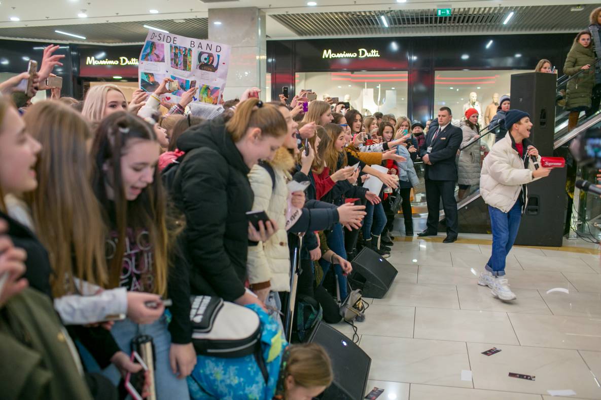 АВТОГРАФ СЕССИЯ И LIVE ВЫСТУПЛЕНИЕ МОЛОДЕЖНОЙ ГРУППЫ DSIDE BAND image-55