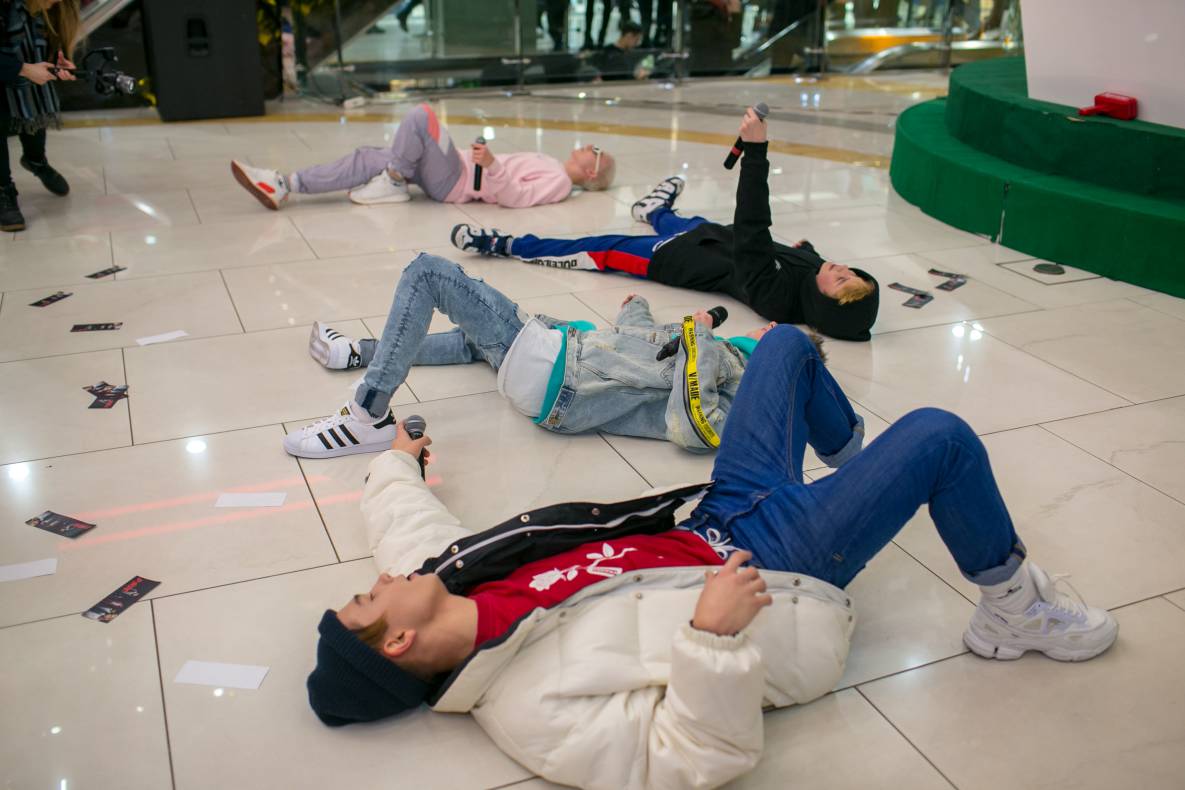 АВТОГРАФ СЕССИЯ И LIVE ВЫСТУПЛЕНИЕ МОЛОДЕЖНОЙ ГРУППЫ DSIDE BAND image-56