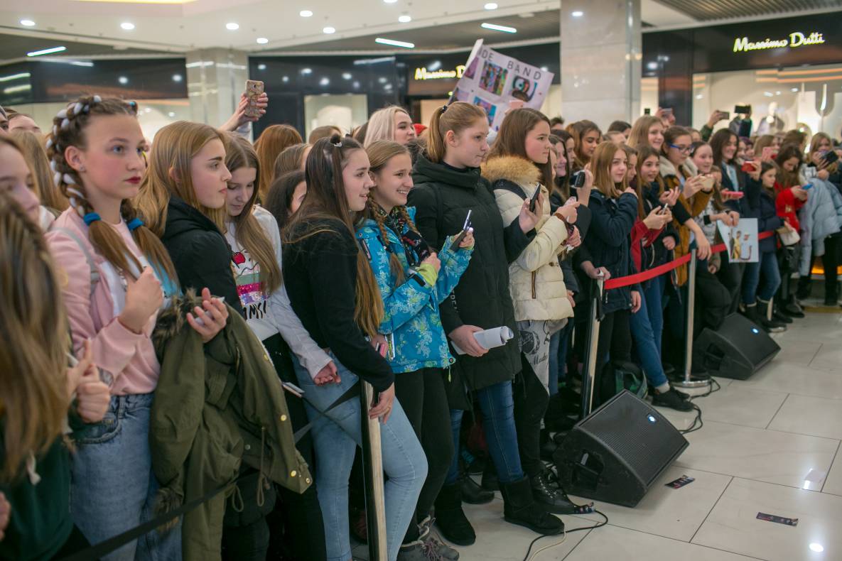 АВТОГРАФ СЕССИЯ И LIVE ВЫСТУПЛЕНИЕ МОЛОДЕЖНОЙ ГРУППЫ DSIDE BAND image-57