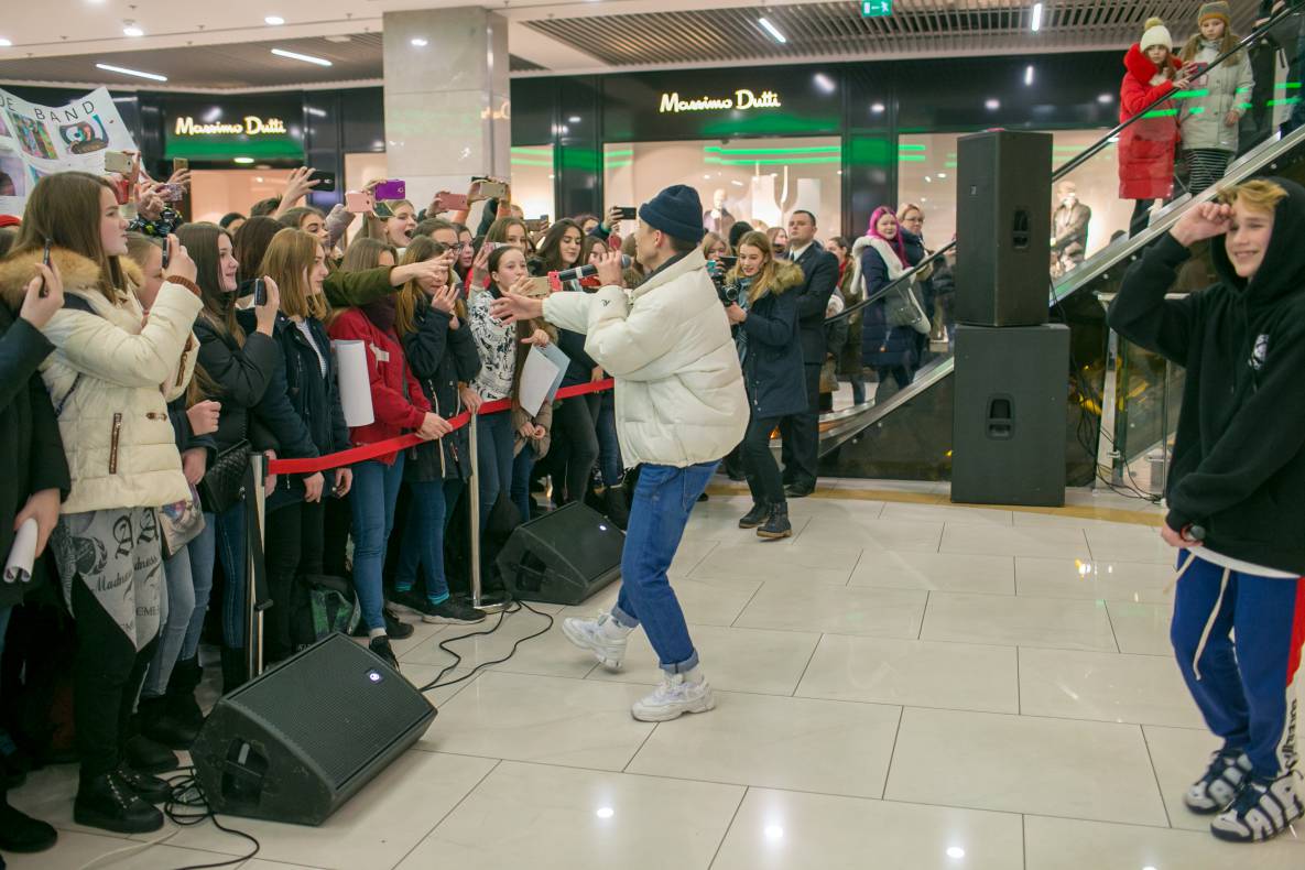 АВТОГРАФ СЕССИЯ И LIVE ВЫСТУПЛЕНИЕ МОЛОДЕЖНОЙ ГРУППЫ DSIDE BAND image-58