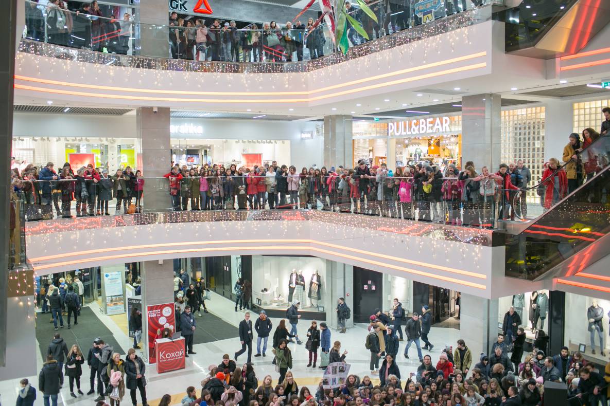 АВТОГРАФ СЕССИЯ И LIVE ВЫСТУПЛЕНИЕ МОЛОДЕЖНОЙ ГРУППЫ DSIDE BAND image-59