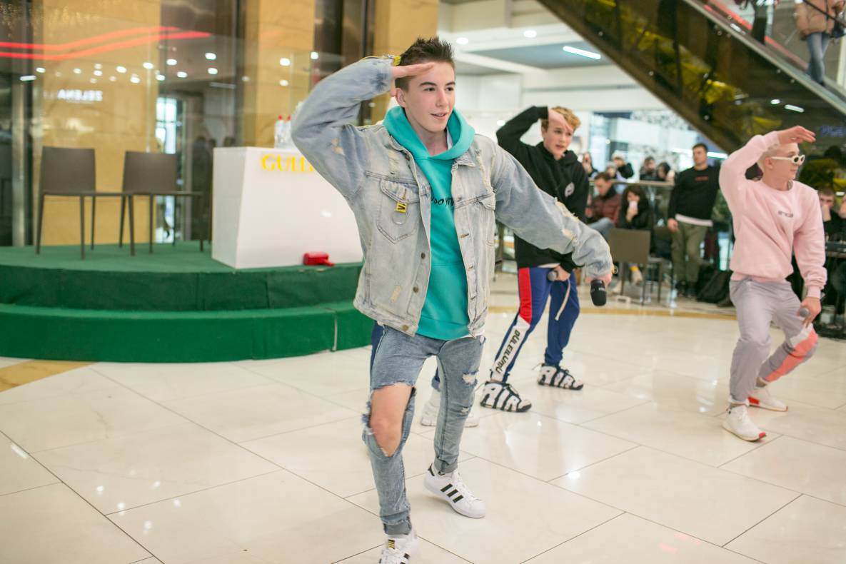 АВТОГРАФ СЕССИЯ И LIVE ВЫСТУПЛЕНИЕ МОЛОДЕЖНОЙ ГРУППЫ DSIDE BAND image-60