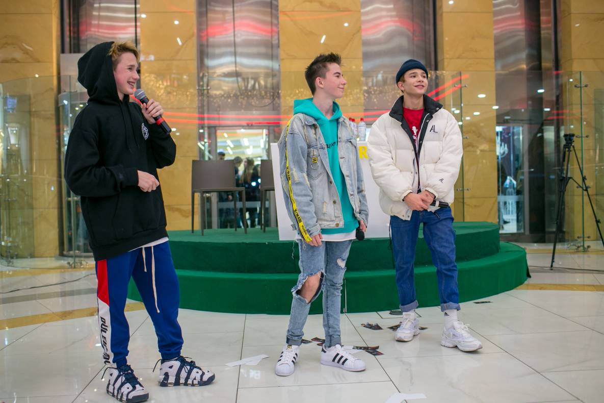 АВТОГРАФ СЕССИЯ И LIVE ВЫСТУПЛЕНИЕ МОЛОДЕЖНОЙ ГРУППЫ DSIDE BAND image-64