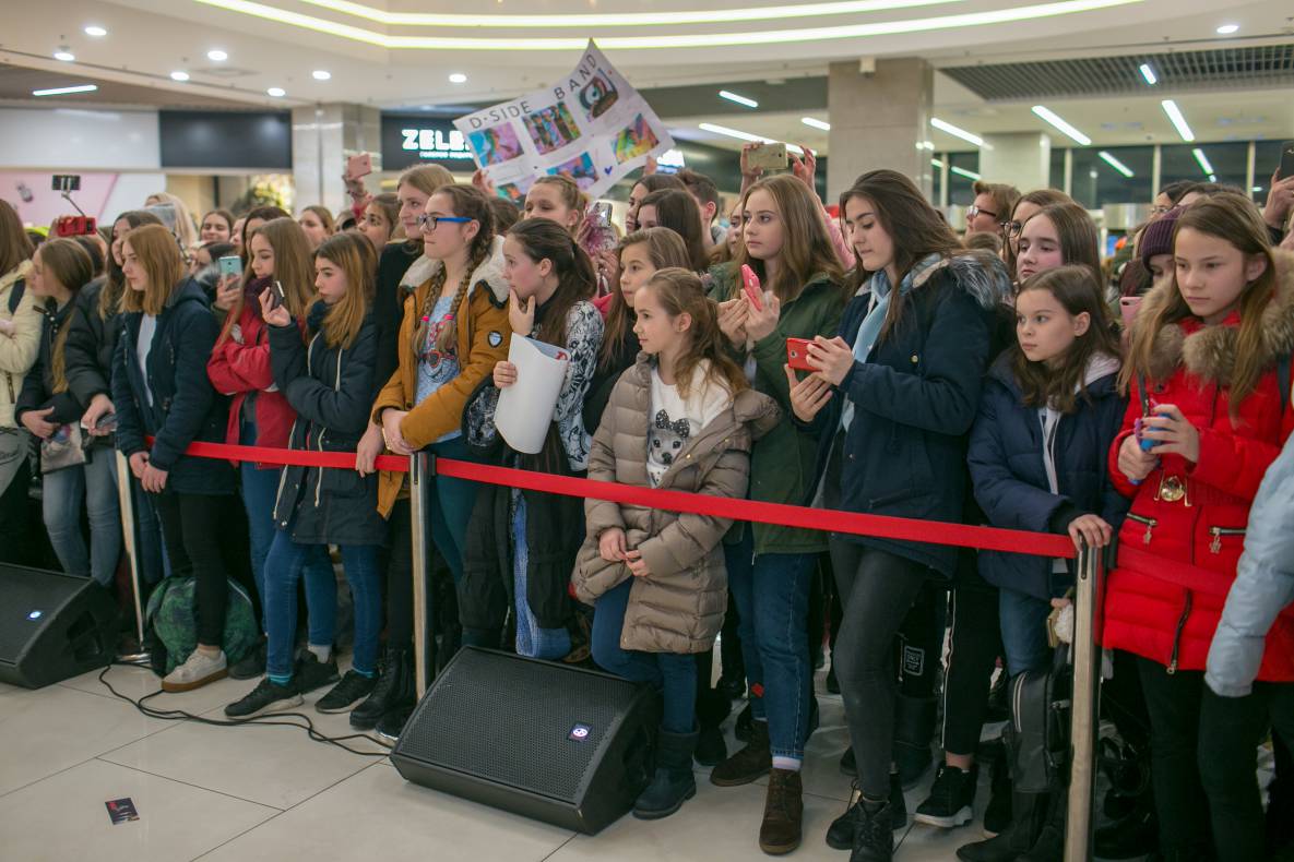 АВТОГРАФ СЕССИЯ И LIVE ВЫСТУПЛЕНИЕ МОЛОДЕЖНОЙ ГРУППЫ DSIDE BAND image-65