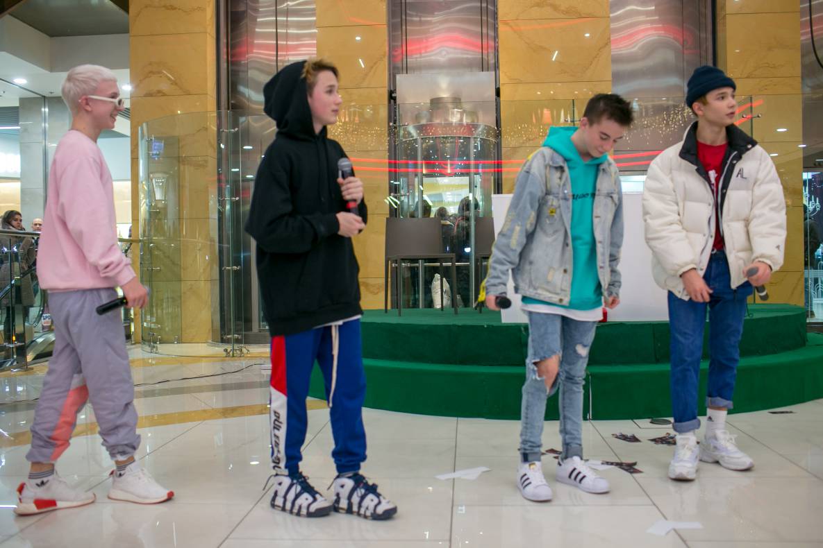 АВТОГРАФ СЕССИЯ И LIVE ВЫСТУПЛЕНИЕ МОЛОДЕЖНОЙ ГРУППЫ DSIDE BAND image-66