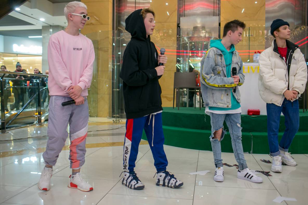 АВТОГРАФ СЕССИЯ И LIVE ВЫСТУПЛЕНИЕ МОЛОДЕЖНОЙ ГРУППЫ DSIDE BAND image-68