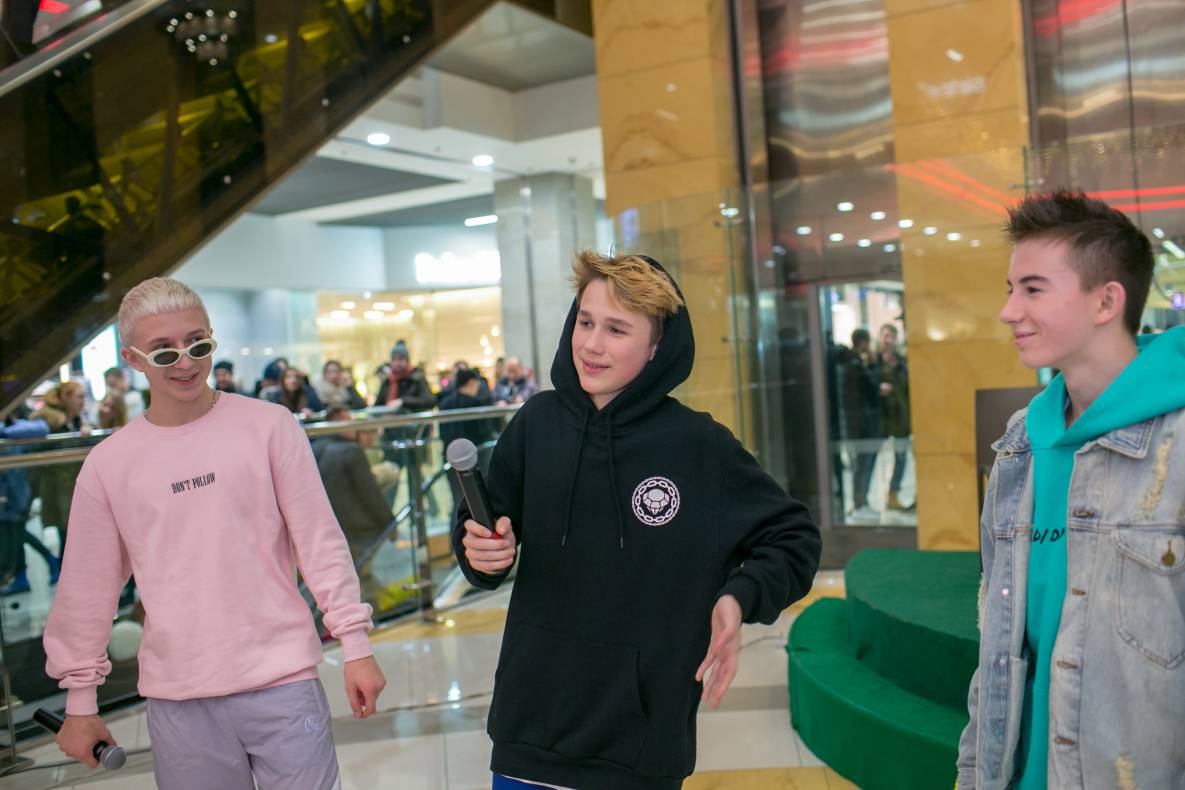 АВТОГРАФ СЕССИЯ И LIVE ВЫСТУПЛЕНИЕ МОЛОДЕЖНОЙ ГРУППЫ DSIDE BAND image-69