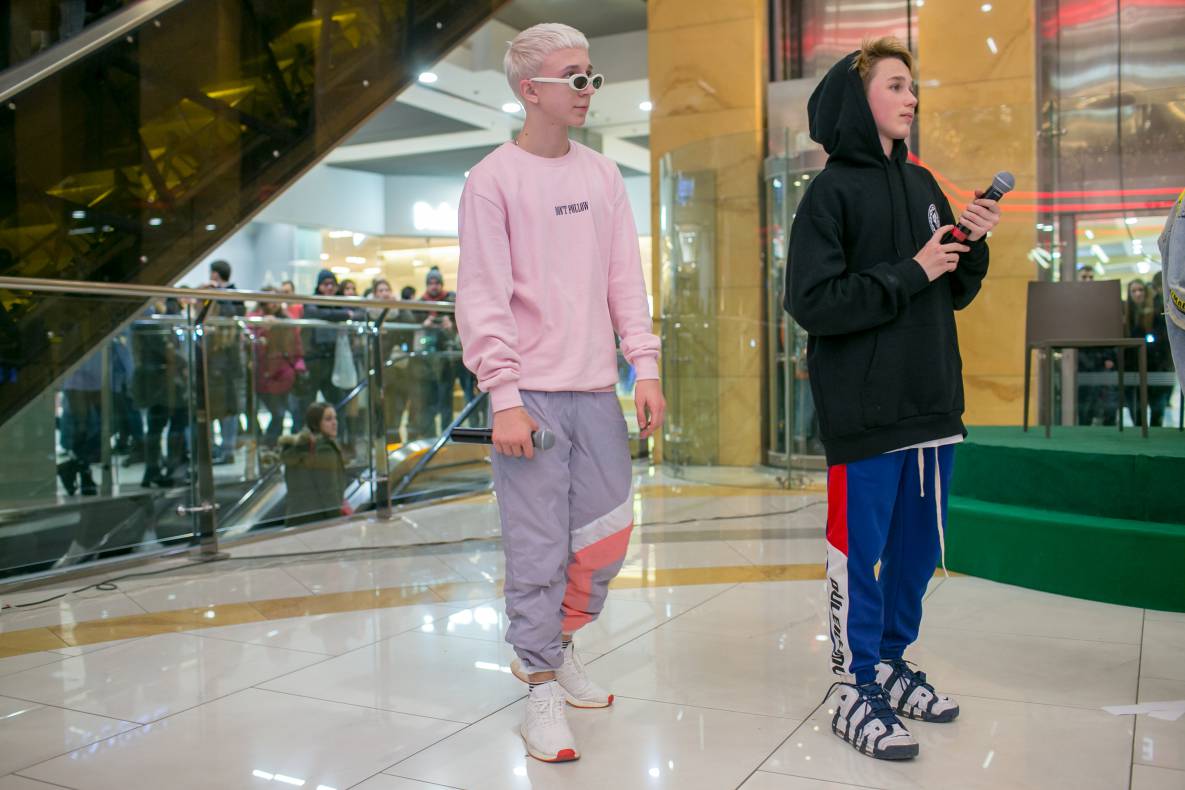 АВТОГРАФ СЕССИЯ И LIVE ВЫСТУПЛЕНИЕ МОЛОДЕЖНОЙ ГРУППЫ DSIDE BAND image-71