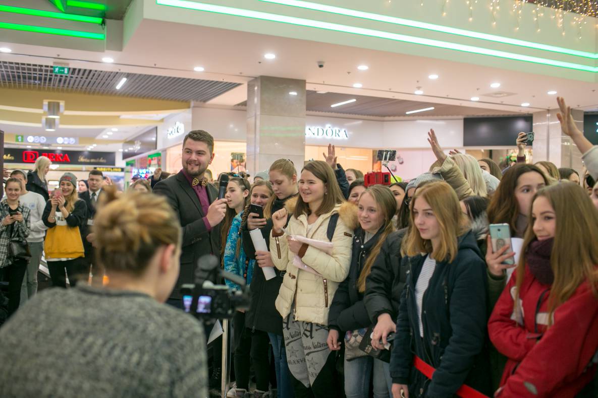 АВТОГРАФ СЕССИЯ И LIVE ВЫСТУПЛЕНИЕ МОЛОДЕЖНОЙ ГРУППЫ DSIDE BAND image-75