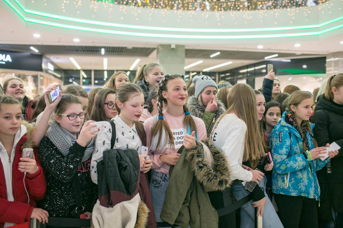 АВТОГРАФ СЕССИЯ И LIVE ВЫСТУПЛЕНИЕ МОЛОДЕЖНОЙ ГРУППЫ DSIDE BAND image-77