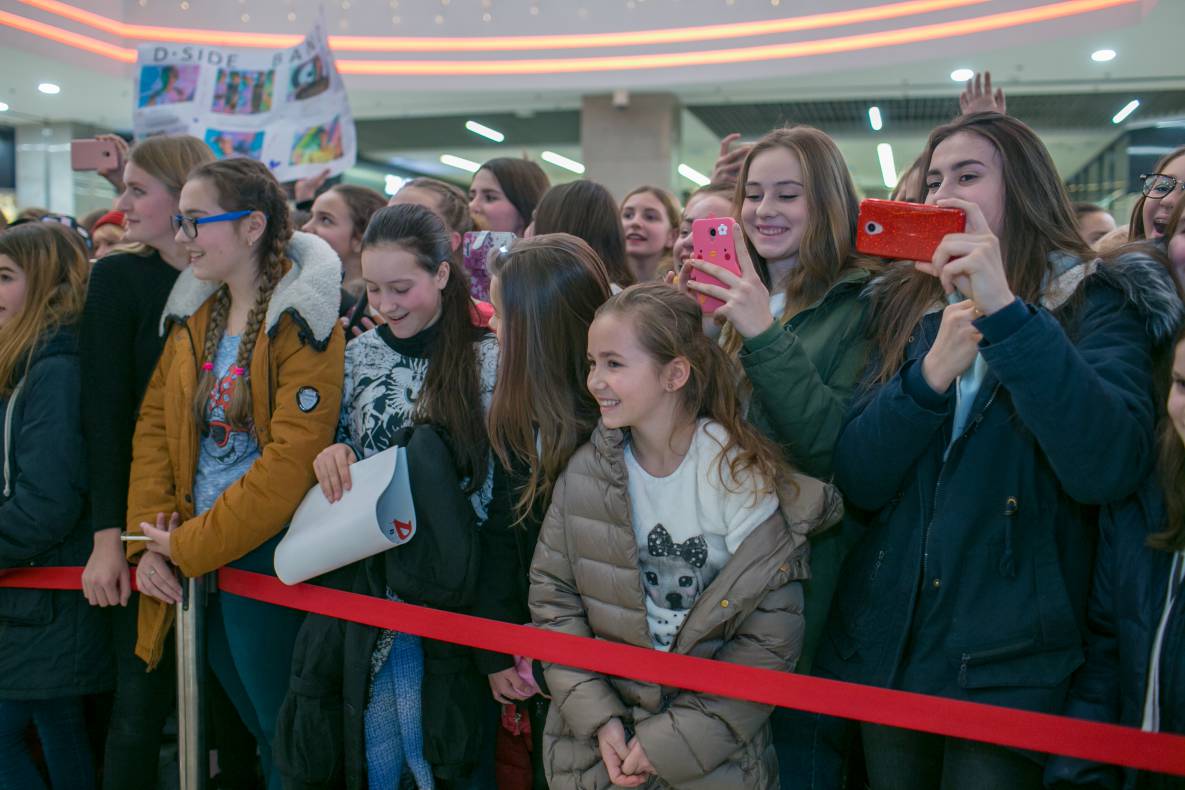 АВТОГРАФ СЕССИЯ И LIVE ВЫСТУПЛЕНИЕ МОЛОДЕЖНОЙ ГРУППЫ DSIDE BAND image-79