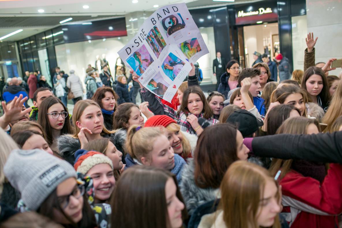 АВТОГРАФ СЕССИЯ И LIVE ВЫСТУПЛЕНИЕ МОЛОДЕЖНОЙ ГРУППЫ DSIDE BAND image-86