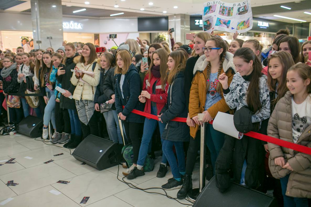 АВТОГРАФ СЕССИЯ И LIVE ВЫСТУПЛЕНИЕ МОЛОДЕЖНОЙ ГРУППЫ DSIDE BAND image-91