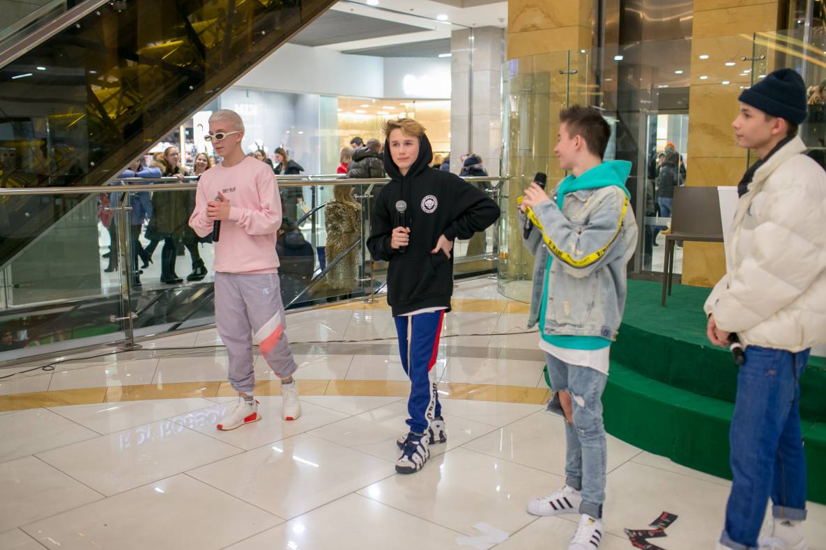 АВТОГРАФ СЕССИЯ И LIVE ВЫСТУПЛЕНИЕ МОЛОДЕЖНОЙ ГРУППЫ DSIDE BAND image-98