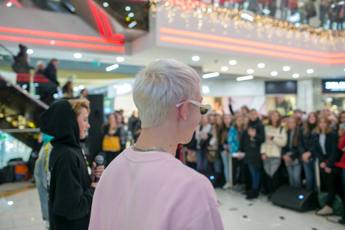 АВТОГРАФ СЕССИЯ И LIVE ВЫСТУПЛЕНИЕ МОЛОДЕЖНОЙ ГРУППЫ DSIDE BAND image-99