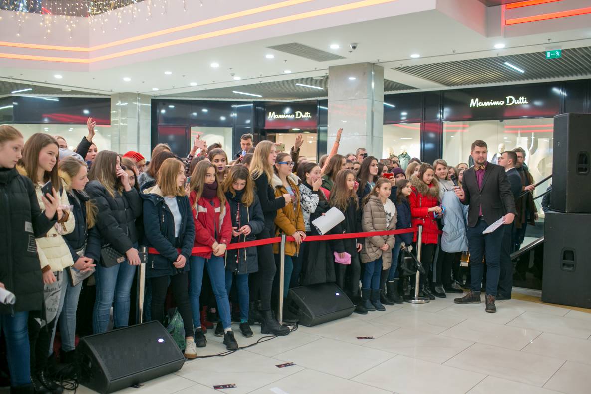 АВТОГРАФ СЕССИЯ И LIVE ВЫСТУПЛЕНИЕ МОЛОДЕЖНОЙ ГРУППЫ DSIDE BAND image-100